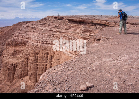 Scattare foto in Valle de la Muerte (Valle della Morte ), il deserto di Atacama. Region de Antofagasta. Cile Foto Stock