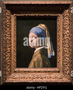 Johannes Vermeer, ragazza con un orecchino di perla (Meisje met de parel) 1665 - museo Mauritshuis L Aia Foto Stock