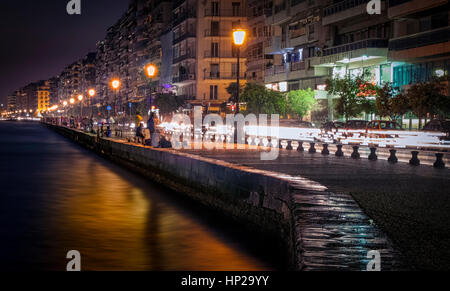 Night Shot della costiera avenue di Salonicco, Grecia Foto Stock