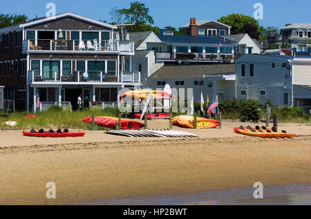 Il villaggio sul mare di a Provincetown, Massachusetts il Cape Cod. A Provincetown è un anno la comunità che diventa una colonia di artisti d'estate. Foto Stock