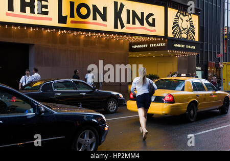 teatro, quartiere dei teatri. Minskoff Theatre, il Re Leone. Broadway at 45th St, New York City, USA Foto Stock