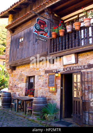 Barcena Mayor village. Cabuerniga Valley. Cantabria, Spagna. Foto Stock