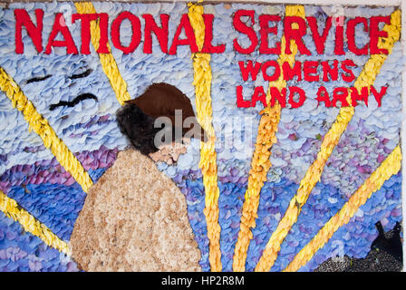 Derbyshire, Regno Unito - 20 Luglio 2014 - Ben medicazione che commemora la nazionale femminile nell esercito di WW2 il 20 luglio a poco Longstone, REGNO UNITO Foto Stock