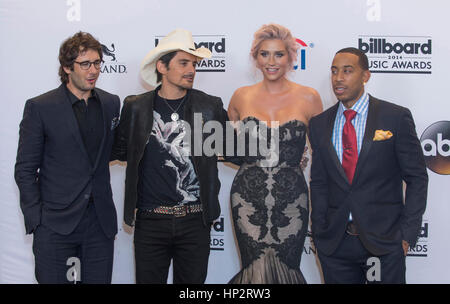 Cantanti Josh Groban, Brad Paisley, Kesha e host Ludacris presso la sala stampa durante il 2014 Billboard Music Awards a MGM Garden Arena di Las Veg Foto Stock