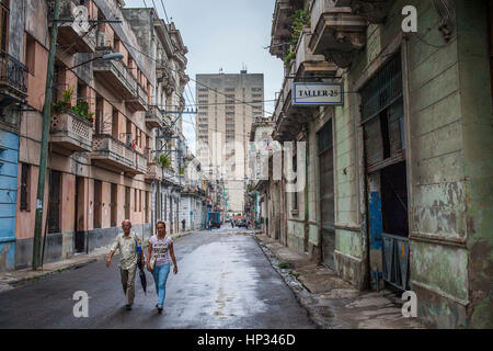 Scena di strada,in Lucena street, Centro Habana district, La Habana, Cuba Foto Stock
