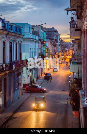 Scena di strada in calle Concordia, Centro Habana District, la Habana, Cuba Foto Stock