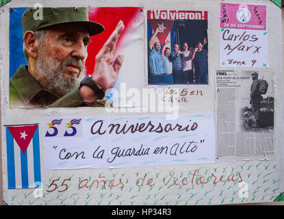 Messaggio del CDR, propaganda politica, in una finestra, Habana Vieja, la Habana, Cuba Foto Stock