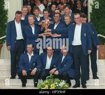 Il team europeo di celebrare la RYDER CUP VALDERRAMA SPAGNA 28 Settembre 1997 Foto Stock