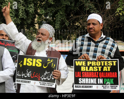 Delhi, India. 18 Febbraio, 2017. In Raza Accademia, tutti India Tanzeem Ulama-E-Islam condotta una protesta contro ISIS a Jantar Mantar a Delhi. Credito: Shrikant Singh/Pacific Press/Alamy Live News Foto Stock