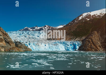Ghiacciaio blu nel paesaggio di montagna. Destinazione di viaggio in Alaska. Tracy braccio tour ghiacciaio Foto Stock