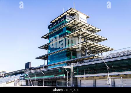 Indianapolis - Circa Febbraio 2017: La Pagoda di Panasonic a Indianapolis Motor Speedway. Il sistema IMS si prepara per la 101st in esecuzione della Indy 500 IX Foto Stock