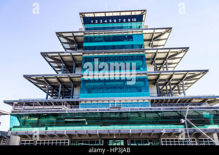 Indianapolis - Circa Febbraio 2017: La Pagoda di Panasonic a Indianapolis Motor Speedway. Il sistema IMS si prepara per la 101st in esecuzione della Indy 500 VIII Foto Stock