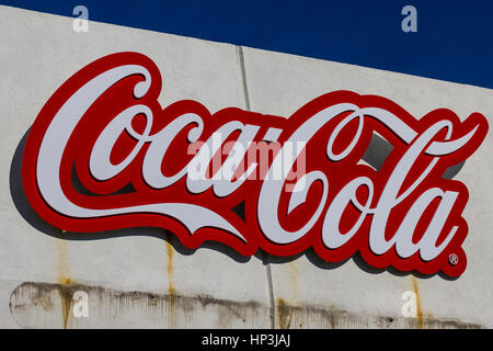 Indianapolis - Circa Febbraio 2017: Coca Cola di Digital Signage e il logo presso IMS. Prodotti di coke sono tra le migliori che vendono bibite in noi XI Foto Stock