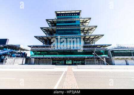 Indianapolis - Circa Febbraio 2017: La Pagoda di Panasonic a Indianapolis Motor Speedway. Il sistema IMS si prepara per la 101st in esecuzione della Indy 500 XI Foto Stock