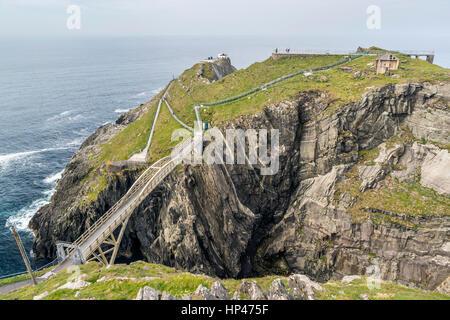 Mizen Head, la maggior parte a sud-ovest del punto di Irlanda, West Cork, Wild Atlantic Way, South Western Irlanda, Europa. Foto Stock