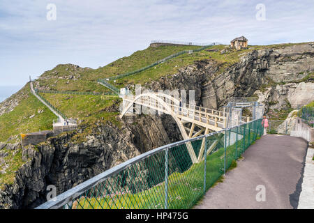 Mizen Head, la maggior parte a sud-ovest del punto di Irlanda, West Cork, Wild Atlantic Way, South Western Irlanda, Europa. Foto Stock