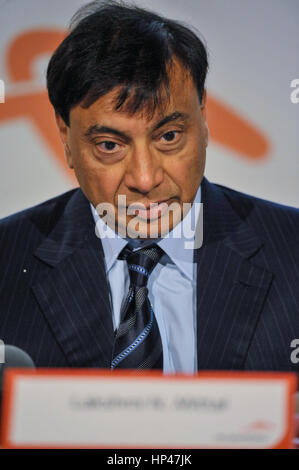 Lussemburgo 08.02.2011. Presidente e chief executive officer di ArcelorMittal, Lakshmi Mittal risultati durante la conferenza stampa presso la sede della società s Foto Stock