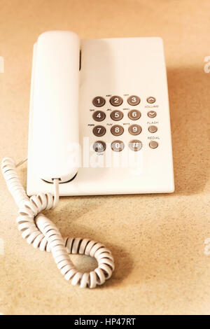 Cablato bianco dei tasti del telefono, vista dall'alto Foto Stock