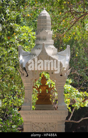 PHUKET, Tailandia - 21 January, 2014: altare buddista di Krabi, in Thailandia Foto Stock