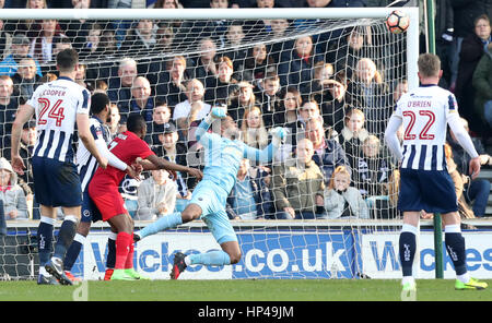 Millwall la Giordania Archer fa un salvataggio durante la Emirates FA Cup, quinto round in abbinamento al Den, Millwall. Foto Stock