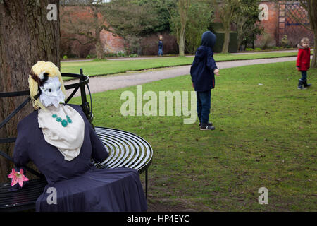 Lo Spaventapasseri festival nei giardini del Parco Tatton, Knutsford, Cheshire, Foto Stock