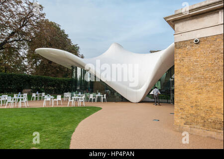 La Serpentine Sackler Gallery in Kensington Gardens, Londra, progettato da Zaha Hadid Architects Foto Stock