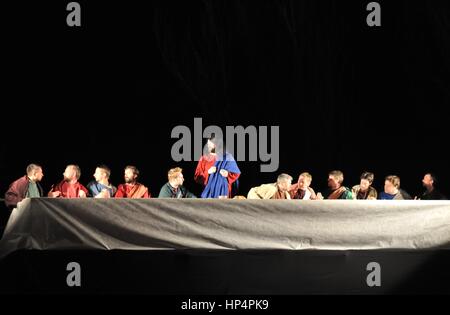 Ultima Cena - attori ree-agisce Gesù e i suoi Apostoli condiviso un pasto poco prima Gesù fu crocifisso. Foto Stock
