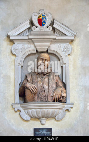 Londra, Inghilterra, Regno Unito. Chiesa di St Giles senza Cripplegate, il Barbican. Busto di Giovanni Velocità (1552-1629) historian e map-maker Foto Stock