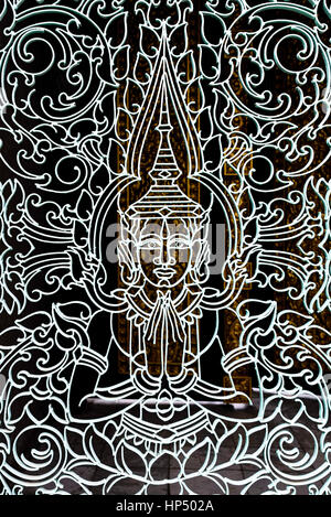 Cancello ornamentale in Phnom Penh Royal Palace, la Cambogia. Il Royal Palace è un complesso di edifici che serve come la residenza dei re della Cambogia Foto Stock