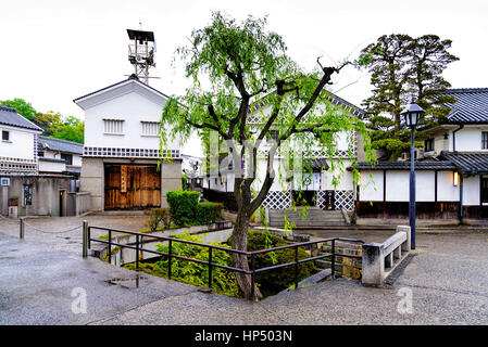 Kurashiki, Giappone - 28 Aprile 2014: Vista di Bikan area storica. È il vecchio quartiere mercantile e contiene molti esempi del XVII secolo il magazzino Foto Stock