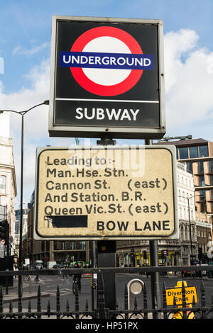 Una vecchia strada segno esterno Cannon Street Stazione della metropolitana nella città di Londra, Regno Unito Foto Stock