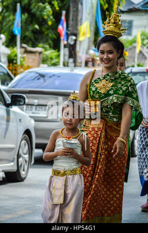 Chiang Rai, Tailandia - 15 Luglio 2016 : Candela Festival Parade, la tradizione del buddismo. Foto Stock