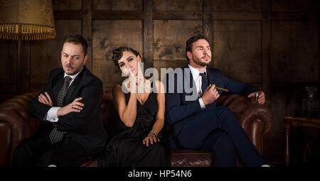 Lussuoso business persone in appoggio in ristorante Foto Stock