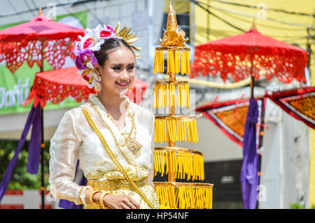 Chiang Rai, Tailandia - 15 Luglio 2016 : Candela Festival Parade, la tradizione del buddismo. Foto Stock