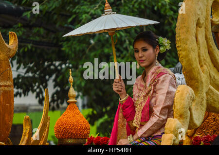 Chiang Rai, Tailandia - 15 Luglio 2016 : Candela Festival Parade, la tradizione del buddismo. Foto Stock