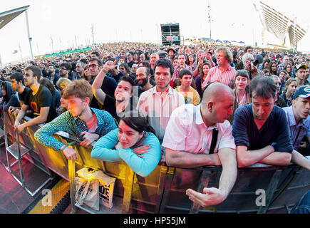 Barcellona - 27 Maggio: folla guarda un concerto al suono di Primavera 2015 Festival il 27 maggio 2015 a Barcellona, Spagna. Foto Stock