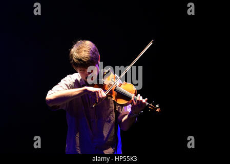 Barcellona - 27 maggio: il violino player di Benjamin Booker (BAND) esegue in Primavera Sound Festival 2015, Barts stadio, il 27 maggio 2015 a Barcellona, Foto Stock