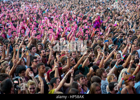 MADRID - Sep 12: la folla in un concerto a Dcode Festival il 12 settembre 2015 a Madrid, Spagna. Foto Stock