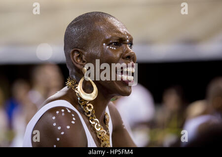 Sao Paulo, Sao Paulo, Brasile. 18 Febbraio, 2017. I membri della Scuola di Samba Vai Vai prendere parte alle prove generali per le prossime Sao Paulo Carnevale 2017, al Sambodromo Anhembi. Credito: Paulo Lopes/ZUMA filo/Alamy Live News Foto Stock
