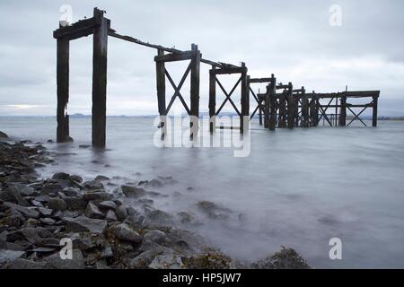 Via Fiume, UK. 18 Febbraio, 2017. Il molo in legno a Aberdour sulla costa di Fife Credito: ricca di Dyson/Alamy Live News Foto Stock