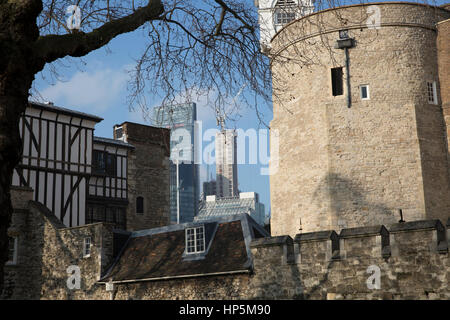 Londra, Regno Unito. 18 febbraio 2017. Blue Skies su Londra. © Keith Larby/Alamy Live News Foto Stock