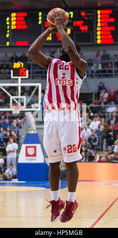 Nis, Serbia. Xviii Febbraio, 2017: Charles Jenkins di Crvena Zvezda Belgrado MTS in azione durante il 2016/2017 Radivoj Korac Cup Semifinal gioco tra Crvena Zvezda Belgrado MTS e FMP Beograd a Cair Hall il 18 febbraio 2017 in Nis, Serbia. © Nikola Krstic/Alamy Live News Foto Stock