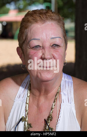 FILE: Pic Smithville, Texas, Stati Uniti d'America. Il 15 luglio 2011. La norma McCorvey, l'anonimo attore noto come Jane Roe nella decisione della Corte suprema landmark 1973 Roe vs. Wade pregiudiziale legalizzazione dell aborto negli Stati Uniti, oscilla in un parco locale. McCorvey morì, Feb 18, 2017 in un assisted living in centro a Katy, Texas Credito: Bob Daemmrich/Alamy Live News Foto Stock