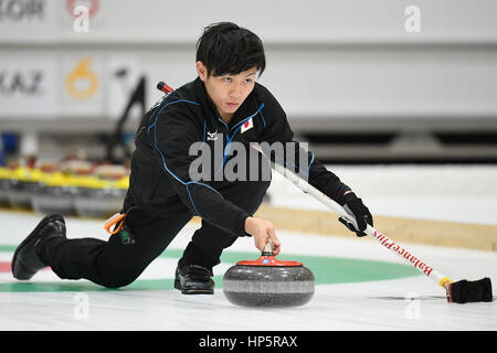 Hokkaido, Giappone. 18 Febbraio, 2017. Kosuke Morozumi (JPN) Curling : uomini Round Robin match tra Giappone 19-1 Qatar durante il 2017 Sapporo dei Giochi Invernali Asiatici a Sapporo Curling Stadium di Hokkaido, Giappone . Credito: AFLO SPORT/Alamy Live News Foto Stock