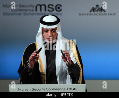 Monaco di Baviera, Germania. 19 Feb, 2017. Saudi Arabian Ministro degli Esteri Adel Ahmed bin Al-Jubeir offre un discorso al terzo giorno della 53 in occasione della conferenza di Monaco sulla sicurezza (MSC) al Bayerischer Hof hotel di Monaco di Baviera, Germania meridionale, Feb 19, 2017. Credito: Luo Huanhuan/Xinhua/Alamy Live News Foto Stock