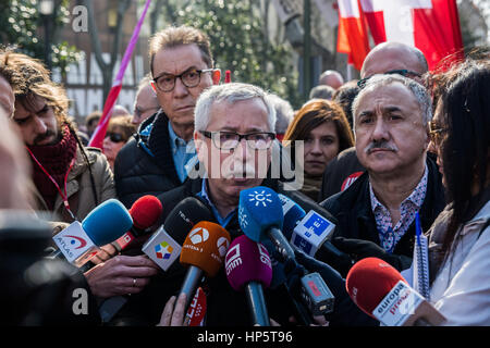 Madrid, Spagna. 19 Feb, 2017. Ignacio Fernandez Toxo, Segretario Generale delle CCOO sindacati, parlare alla stampa all'inizio di una dimostrazione contro l'aumento del costo della vita Credito: Marcos del Mazo/Alamy Live News Foto Stock