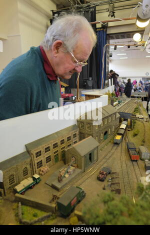 Reigate, Surrey, Regno Unito. 19 Feb, 2017. Modellino ferroviario mostrano Reigate Surrey xix Febbraio 2017 Credit: EYESITE/Alamy Live News Foto Stock