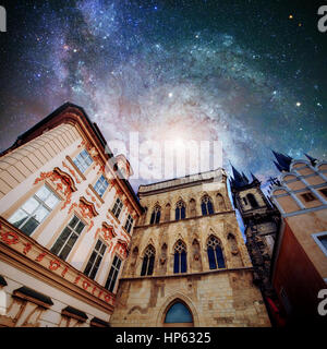 Fantastico cielo stellato e la via lattea. Belle case Czech R Foto Stock