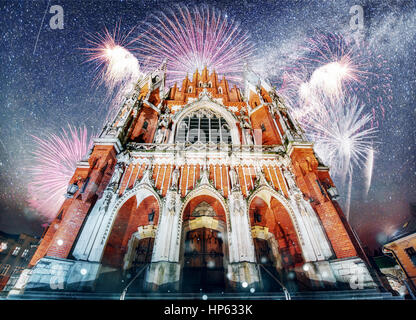 Chiesa di San Giuseppe a Cracovia. Fantastico cielo stellato. Brillantemente Colo Foto Stock