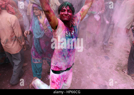 Ritratto durante Holi celebrazioni in Vrindavan, India Foto Stock